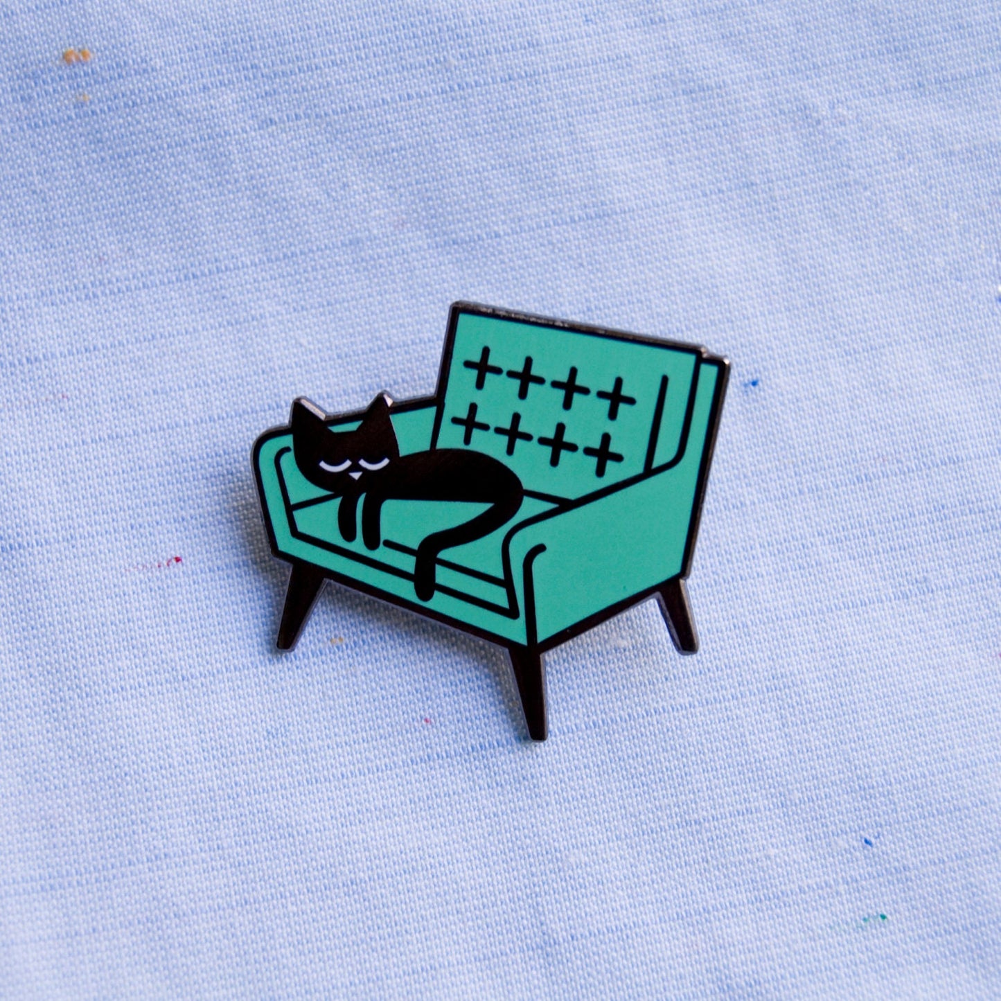Cat Nap - Enamel brooch Badge