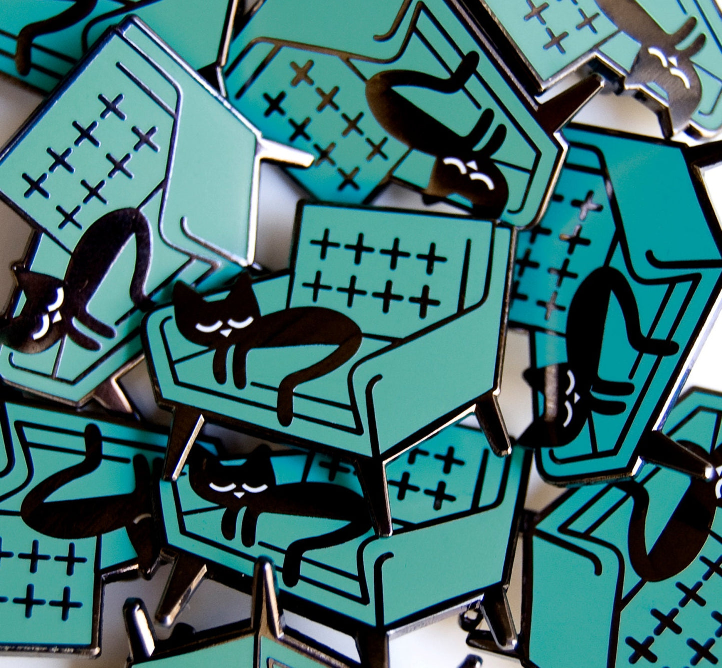 Cat Nap - Enamel brooch Badge