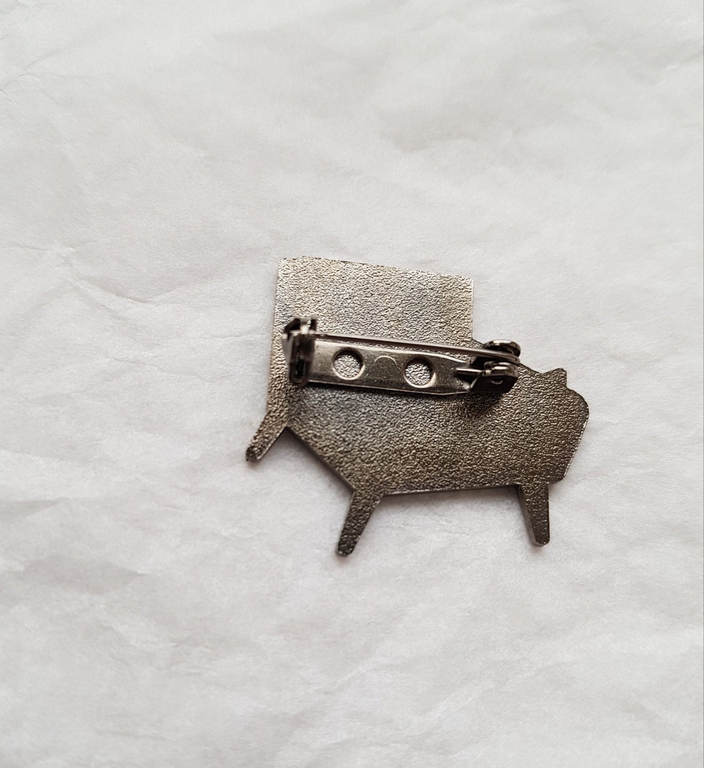 Cat Nap - Enamel brooch Badge